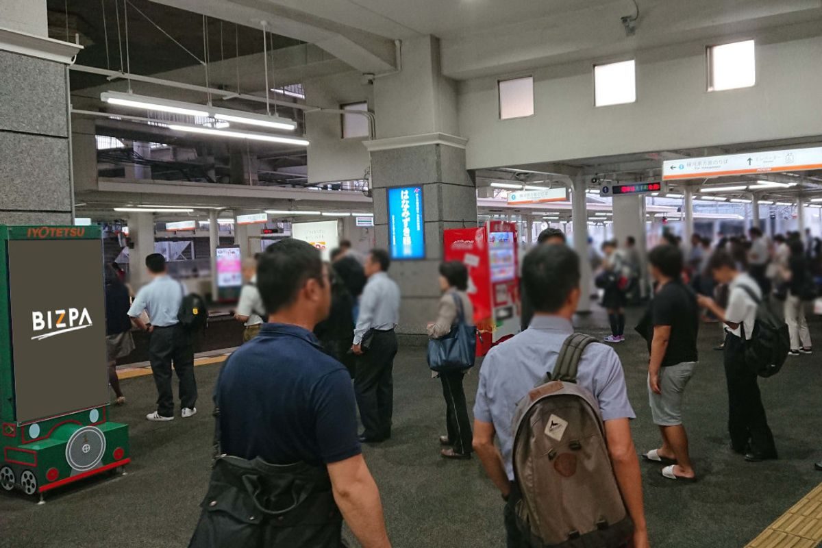 松山市駅ホームビジョン 実写